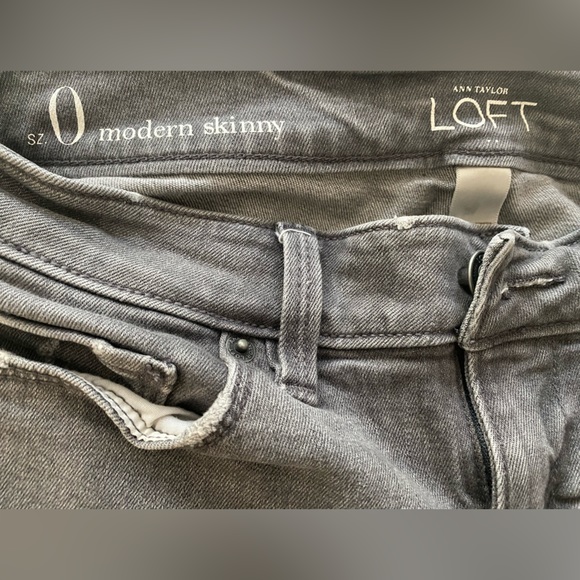 LOFT modern skinny distressed jeans. Gray size 0. - Picture 2 of 2